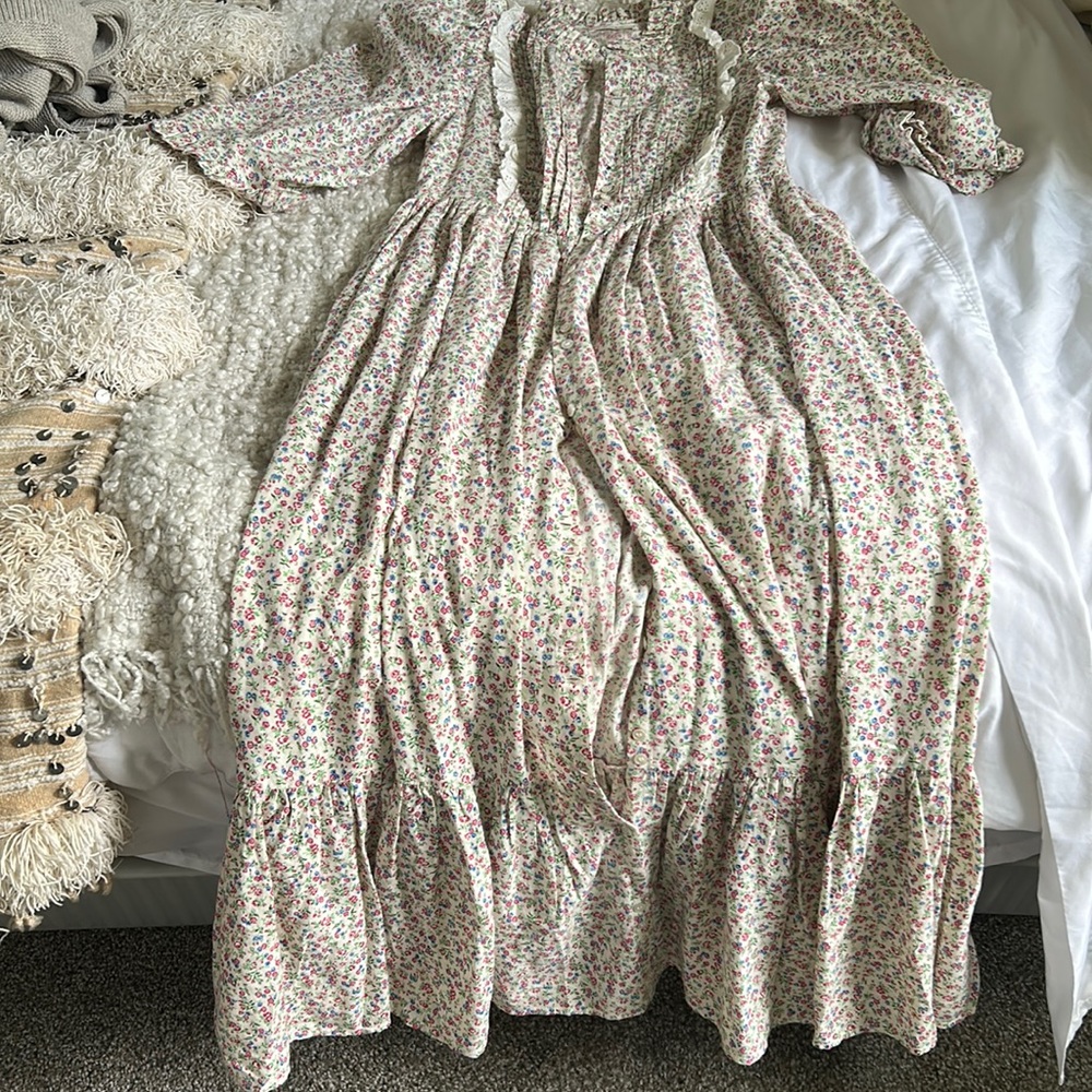 Doen dress only tried on. XS. Buttons up the front. Never worn.